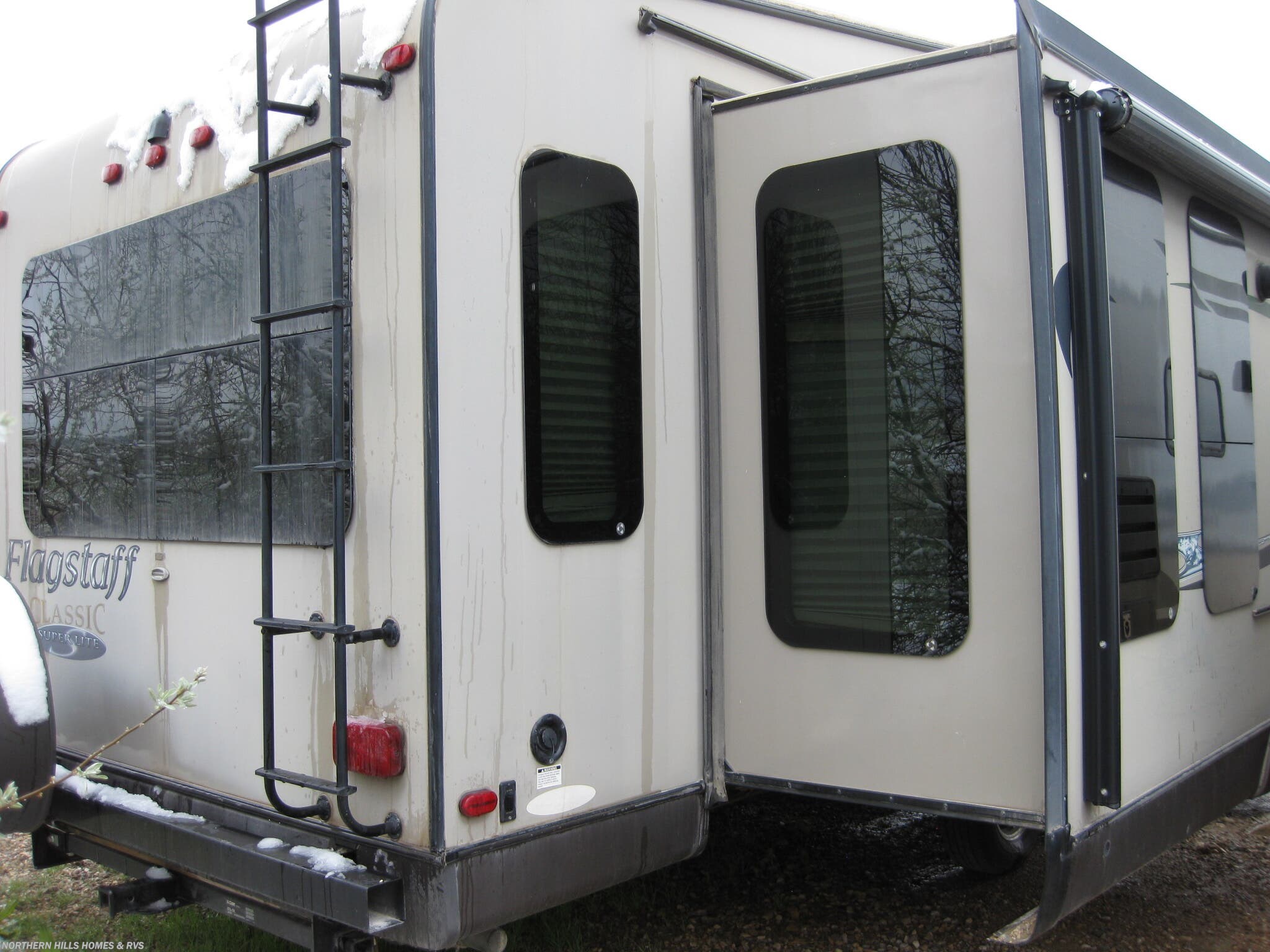 Used 2013 Forest River Flagstaff Classic Super Lite 8528IKWS available in Whitewood, South Dakota