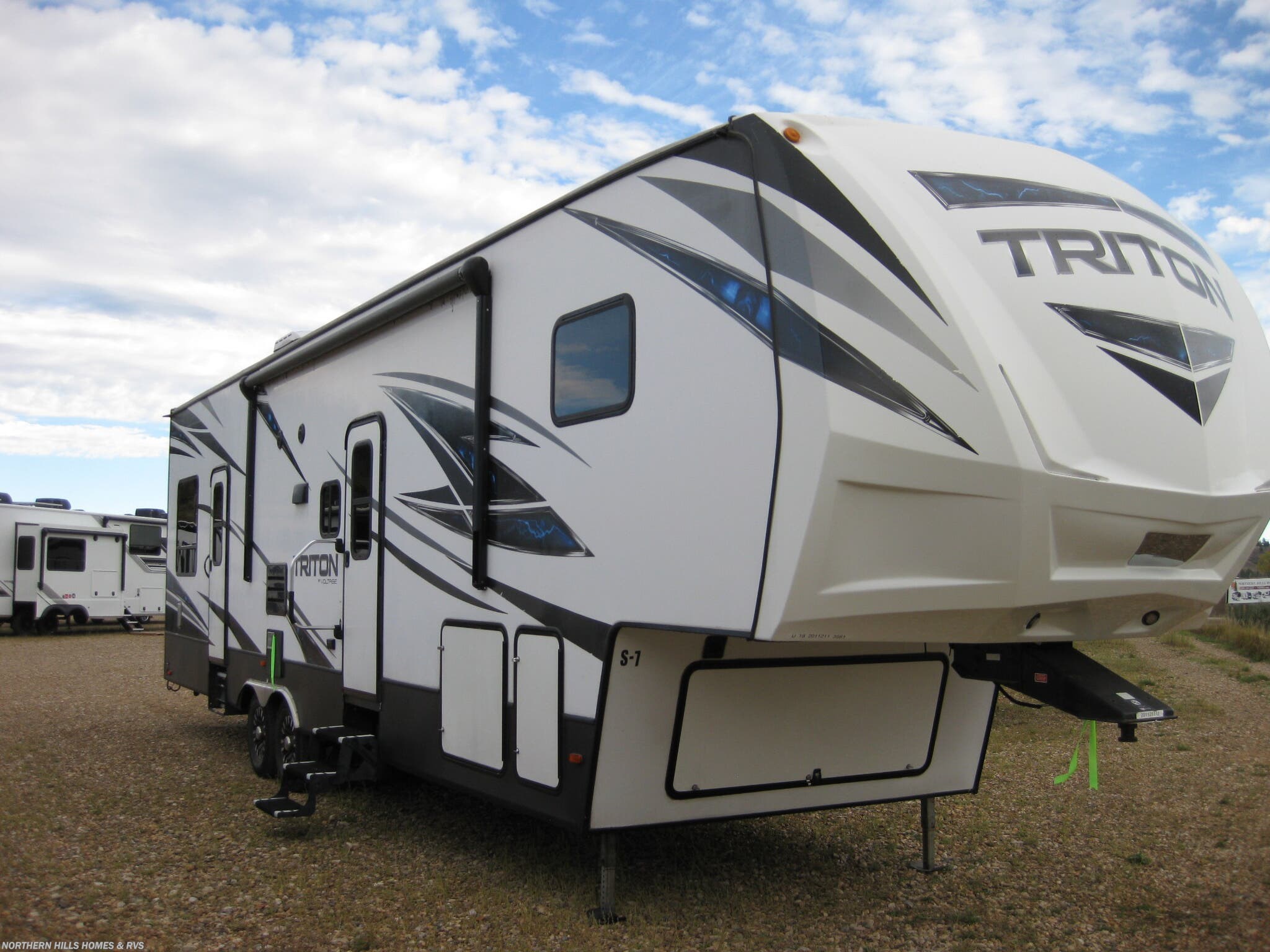 2018 Dutchmen Voltage Triton 3561