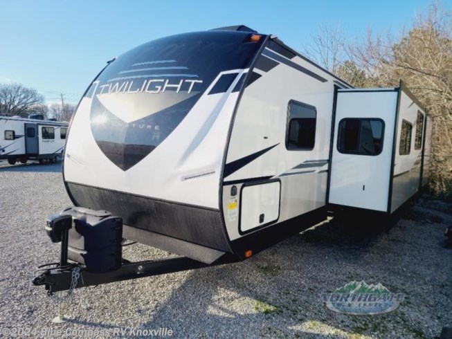 2022 Twilight Signature TWS 3300 by Cruiser RV from Northgate RV Center in Louisville, Tennessee