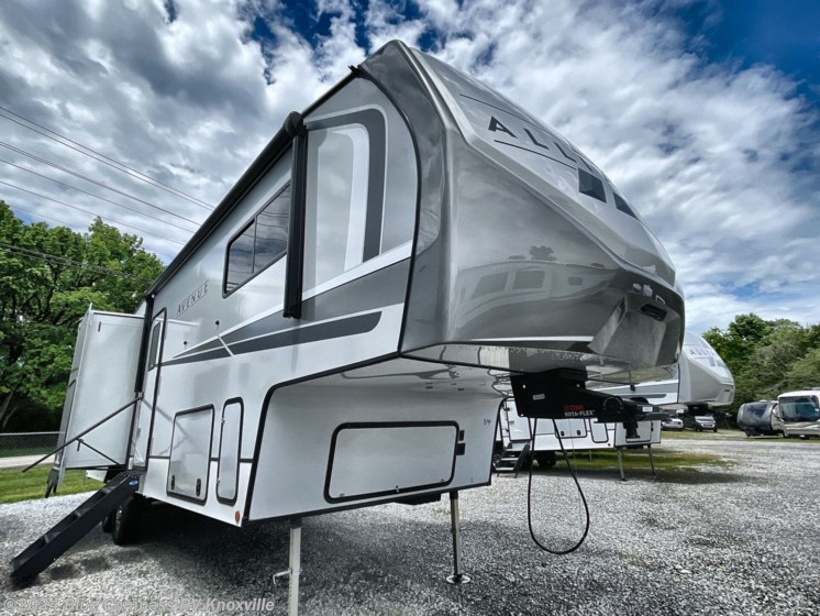 New 2024 Alliance RV Avenue 33RKS available in Louisville, Tennessee