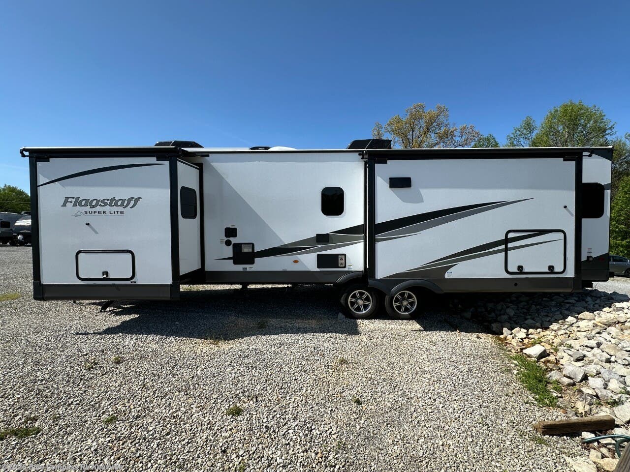 New 2025 Forest River Flagstaff Super Lite 29RLBS available in Louisville, Tennessee