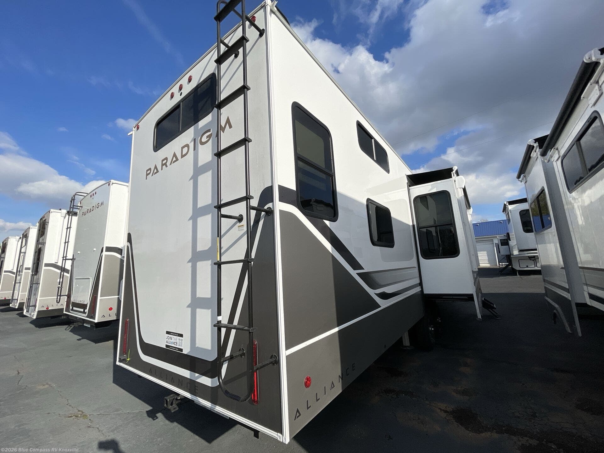 New 2025 Alliance RV Paradigm 395DS available in Louisville, Tennessee