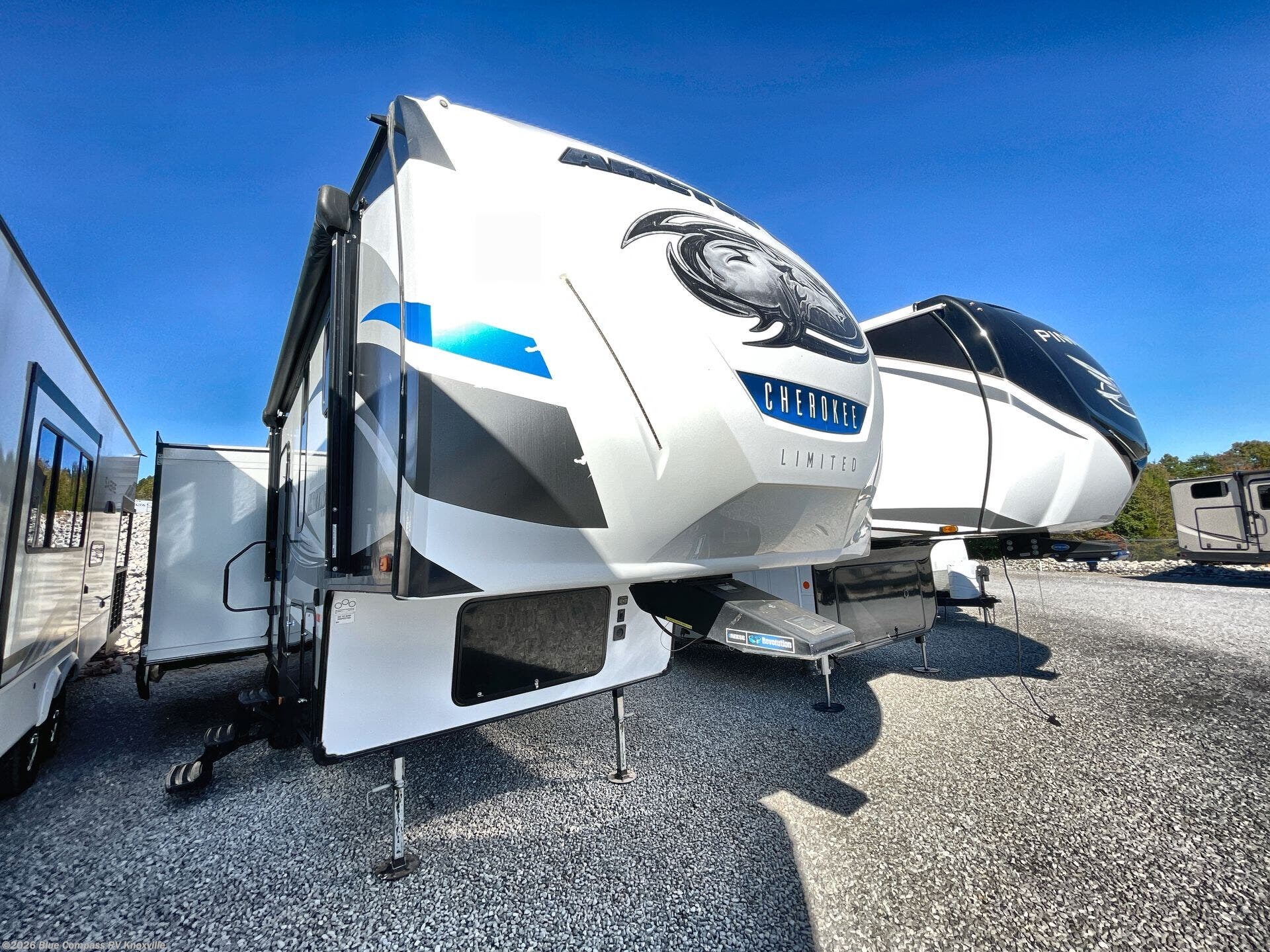 2018 Cherokee Arctic Wolf 285DRL4 by Forest River from Blue Compass RV Knoxville in Louisville, Tennessee