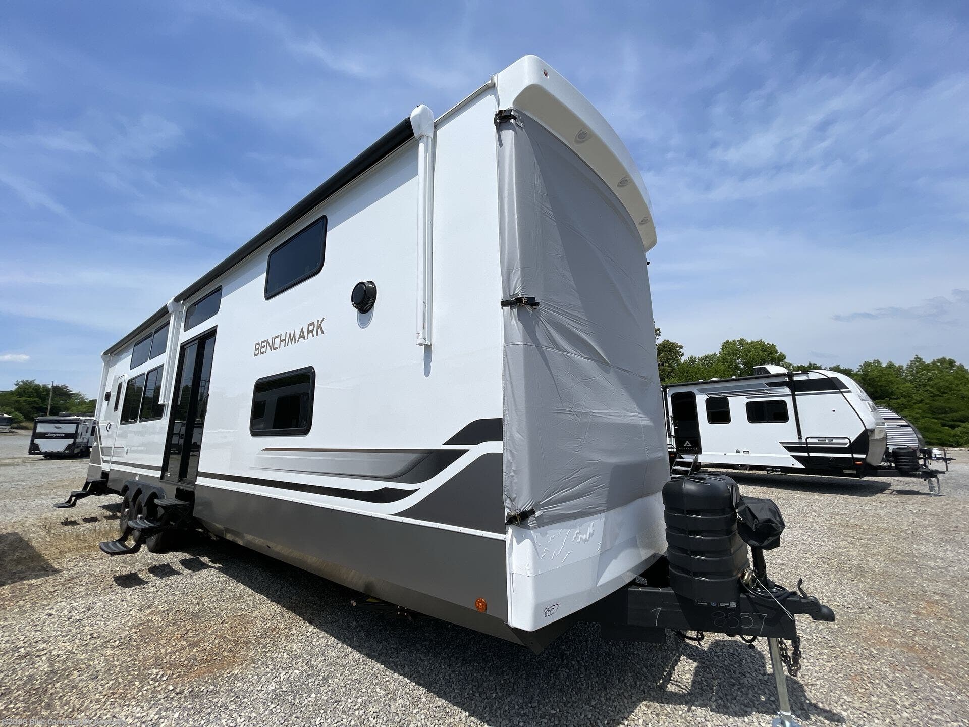 2026 Benchmark 44LFT by Alliance RV from Blue Compass RV Knoxville in Louisville, Tennessee