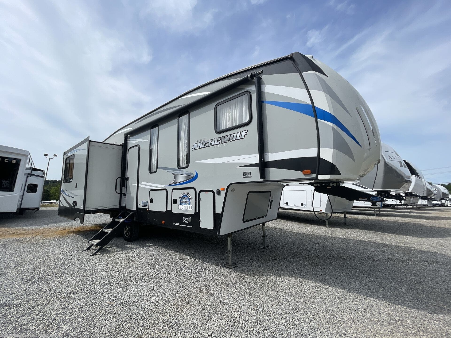 2019 Cherokee Arctic Wolf 295QSL8 by Forest River from Blue Compass RV Knoxville in Louisville, Tennessee