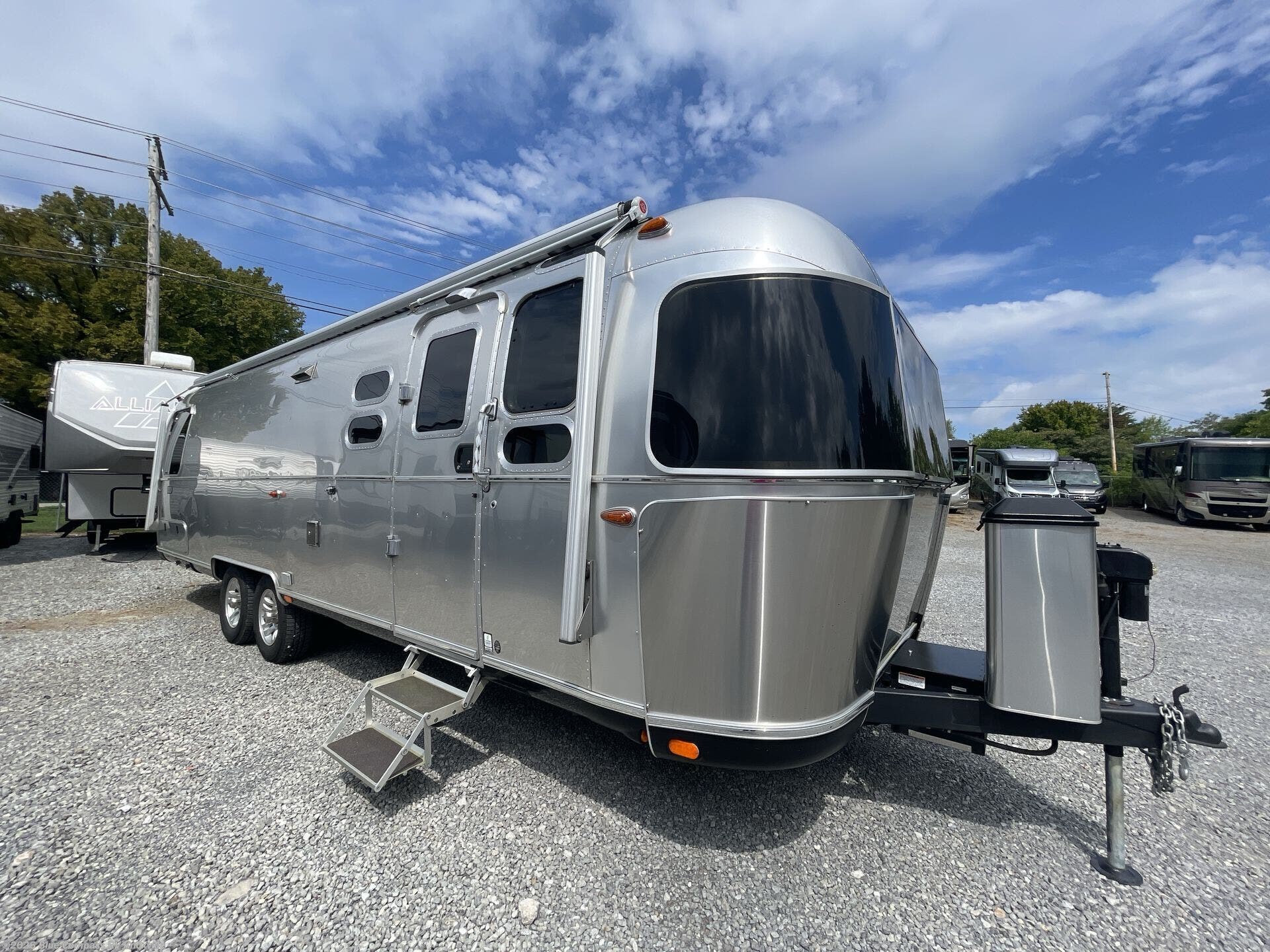2025 Classic 30RB Twin by Airstream from Blue Compass RV Knoxville in Louisville, Tennessee