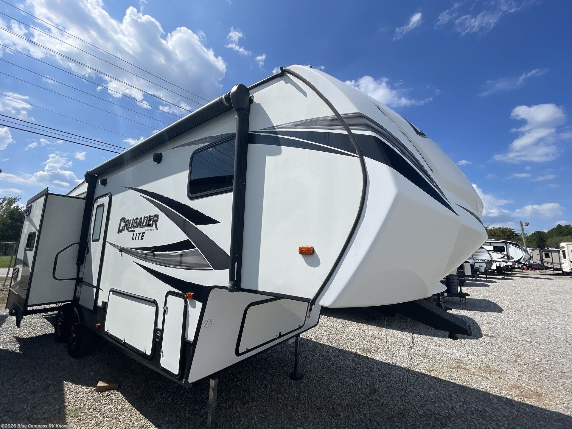 2020 Crusader Lite 25RD by Prime Time from Blue Compass RV Knoxville in Louisville, Tennessee
