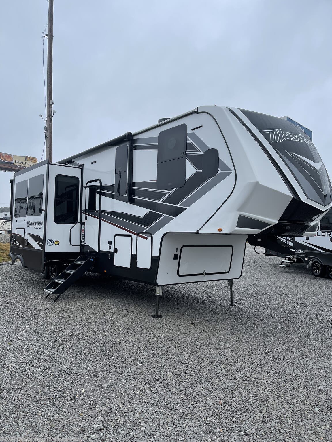 2022 Grand Design Momentum 351MR RV for Sale in Ringgold, GA 30736