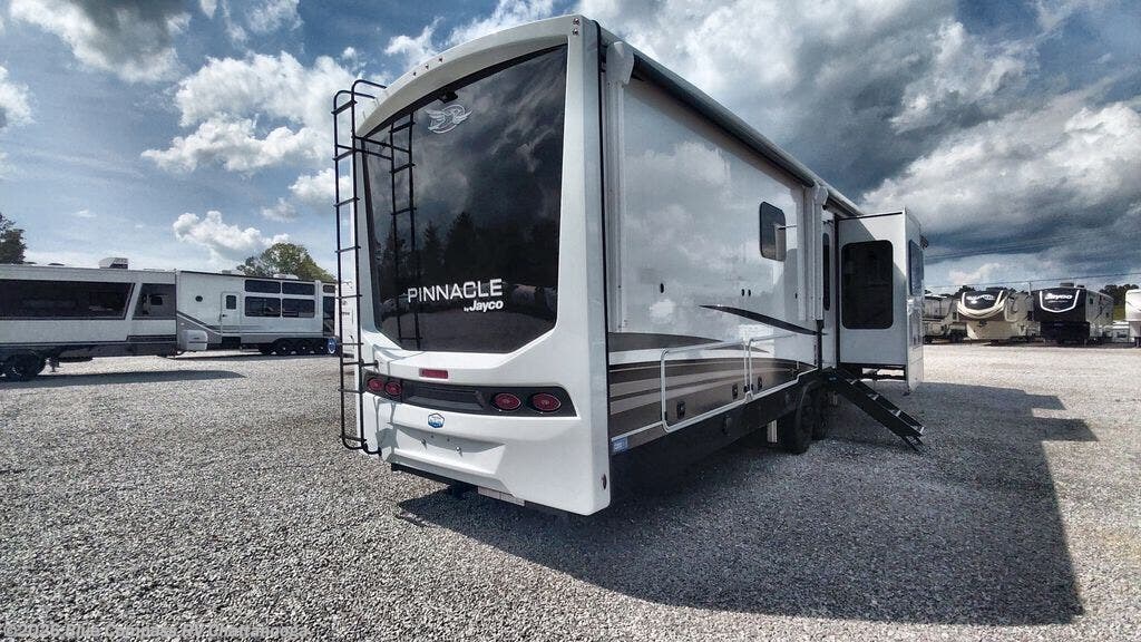 New 2027 Jayco Pinnacle 39FLOK available in Ringgold, Georgia