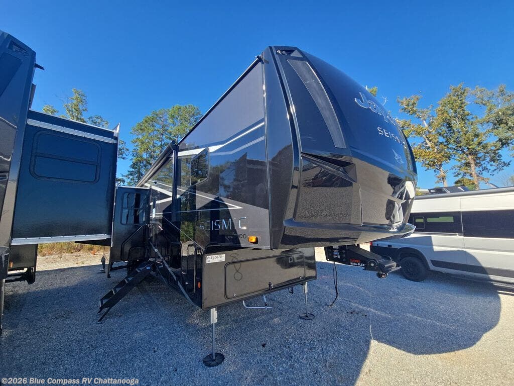2027 Seismic 395 by Jayco from Blue Compass RV Chattanooga in Ringgold, Georgia