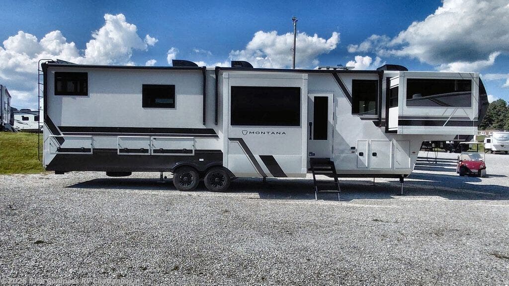 New 2027 Keystone Montana 3800FL available in Ringgold, Georgia