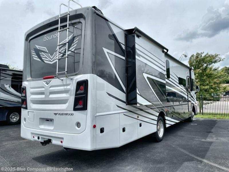 2024 Fleetwood Bounder 35K RV for Sale in Lexington, KY 40505 M72233
