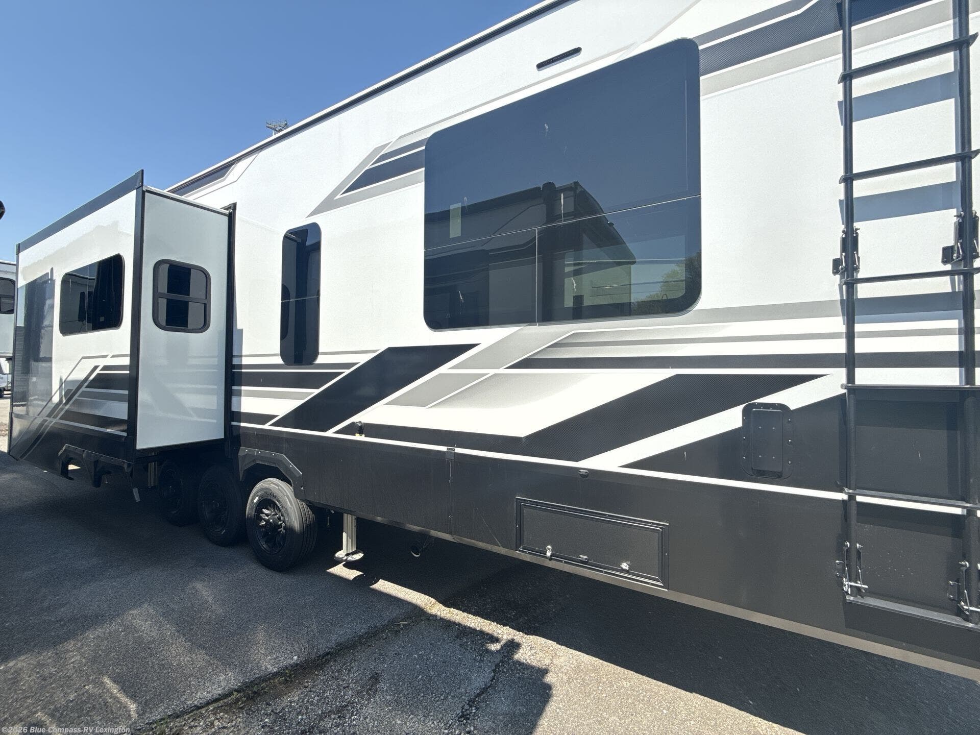 2026 Momentum 395MS by Grand Design from Blue Compass RV Lexington in Georgetown, Kentucky