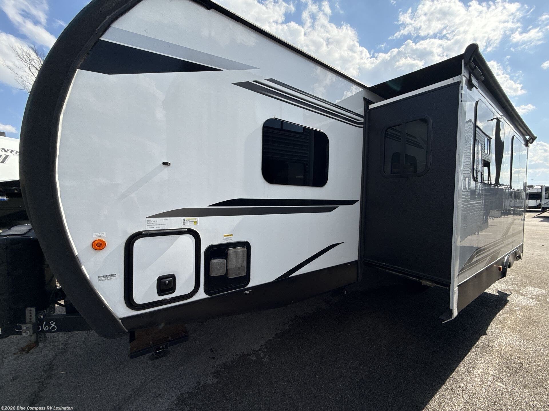 Used 2024 Palomino Solaire 258RBSS available in Georgetown, Kentucky