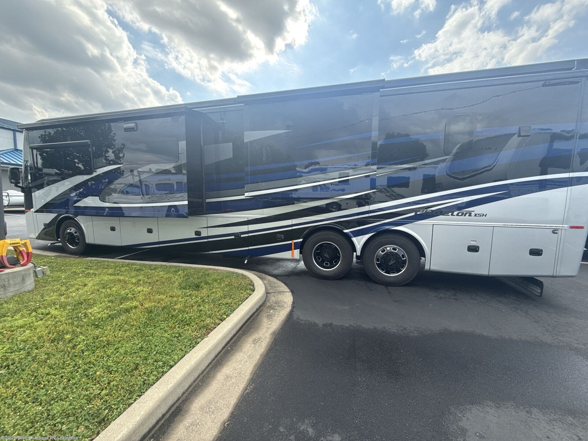 2026 Phaeton 44 OH by Tiffin from Blue Compass RV Lexington in Georgetown, Kentucky