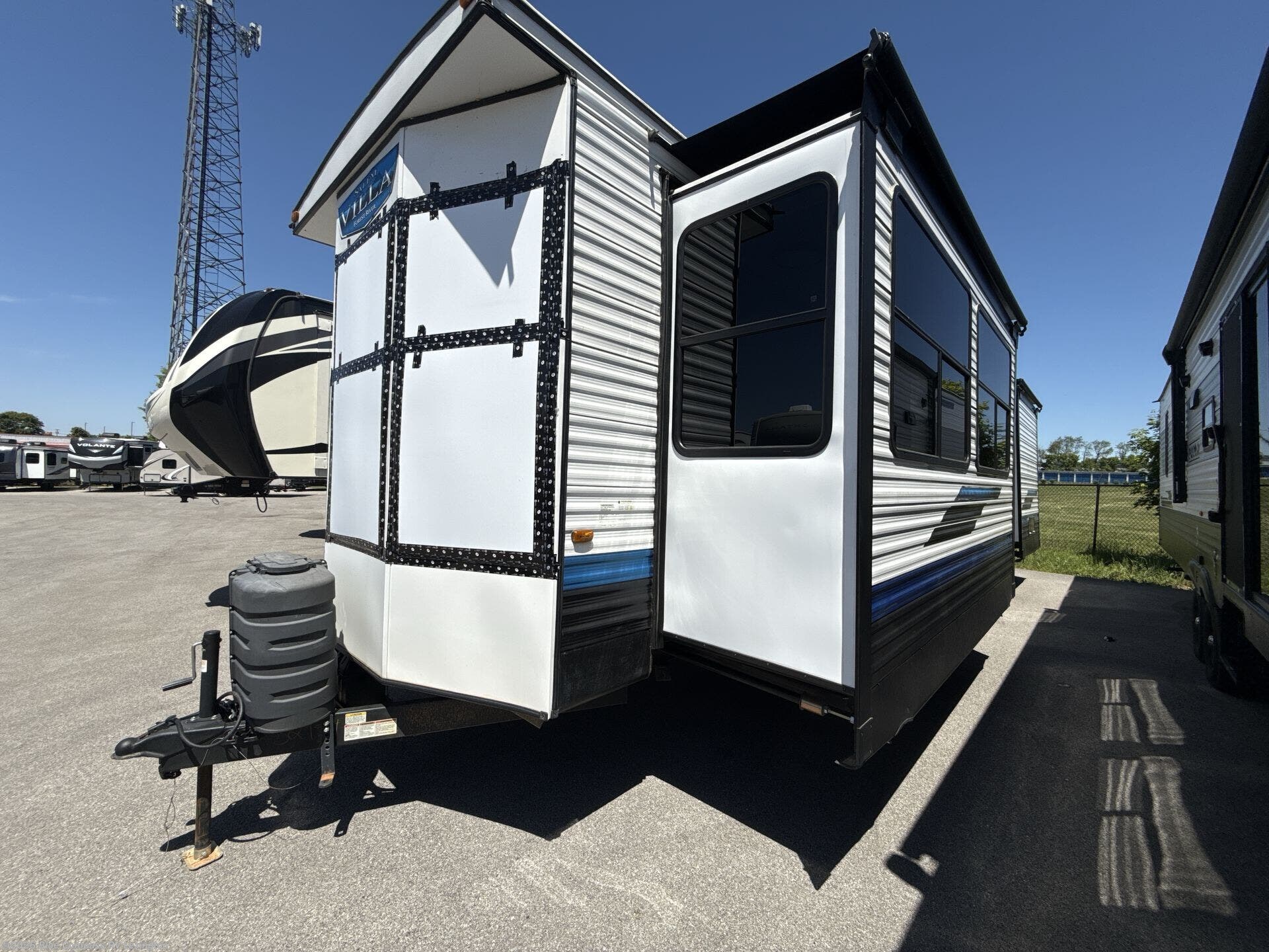 Used 2014 Forest River Salem Villa Series 353FLFB Classic available in Georgetown, Kentucky