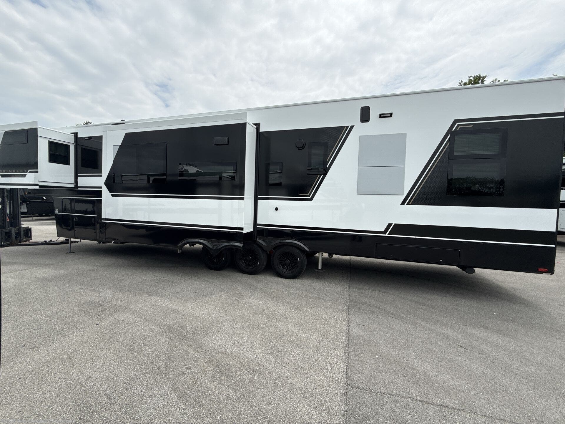2027 Model G 3950 by Brinkley RV from Blue Compass RV Lexington in Georgetown, Kentucky