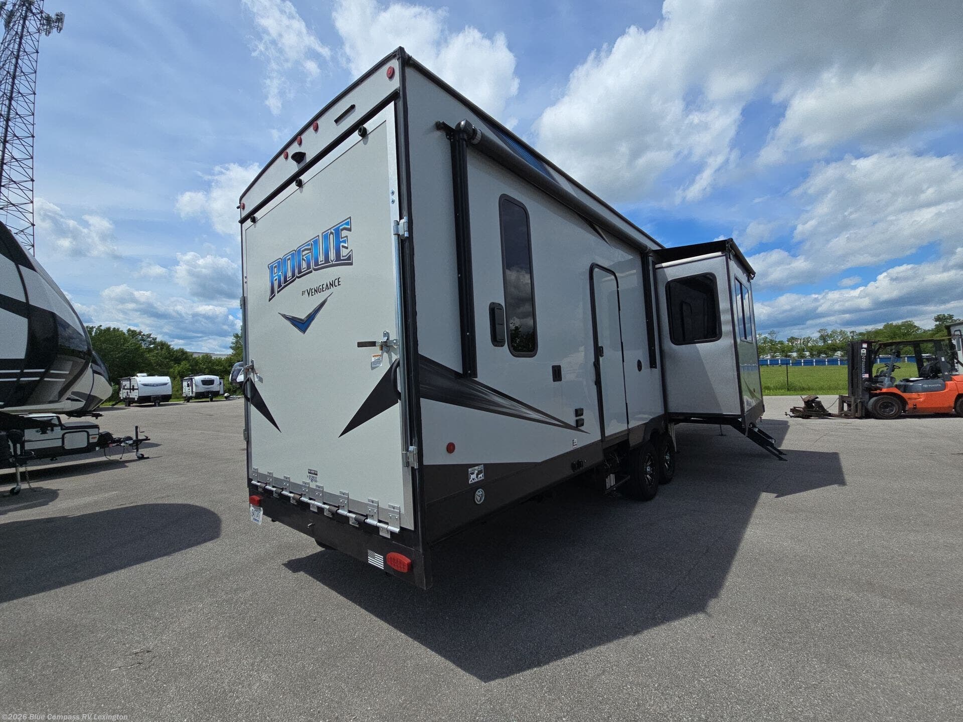 2019 Vengeance Rogue 324A13 by Forest River from Blue Compass RV Lexington in Georgetown, Kentucky