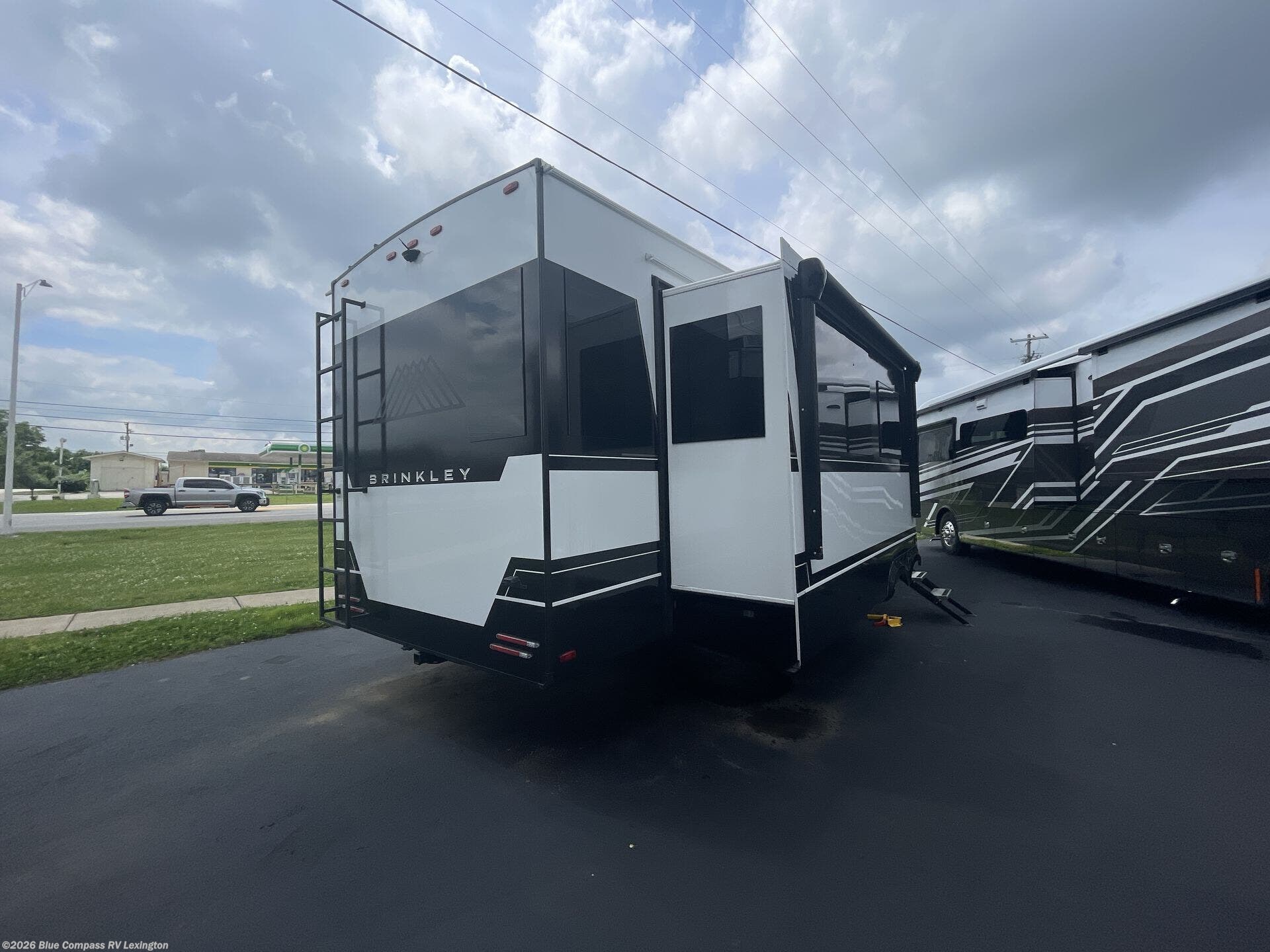 2025 Model Z 3300 by Brinkley RV from Blue Compass RV Lexington in Georgetown, Kentucky
