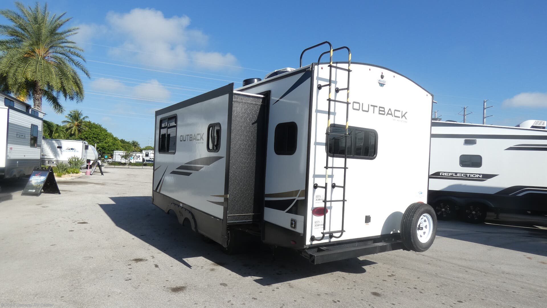 2022 Keystone Outback 221UMD - Used Travel Trailer For Sale by General RV Center in West Palm Beach, Florida