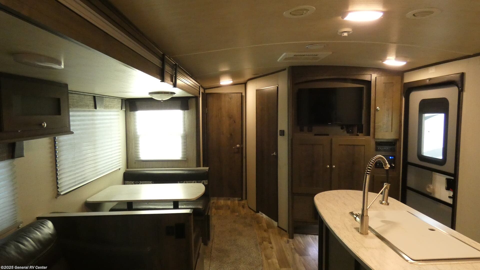 Used 2018 Cruiser RV MPG 3300BH available in West Palm Beach, Florida