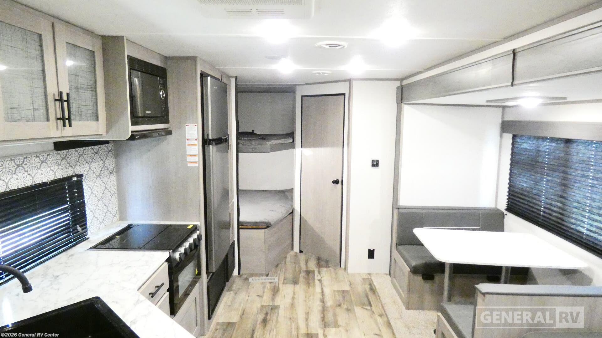 2022 Dutchmen Coleman Lantern 262BH - Used Travel Trailer For Sale by General RV Center in West Palm Beach, Florida