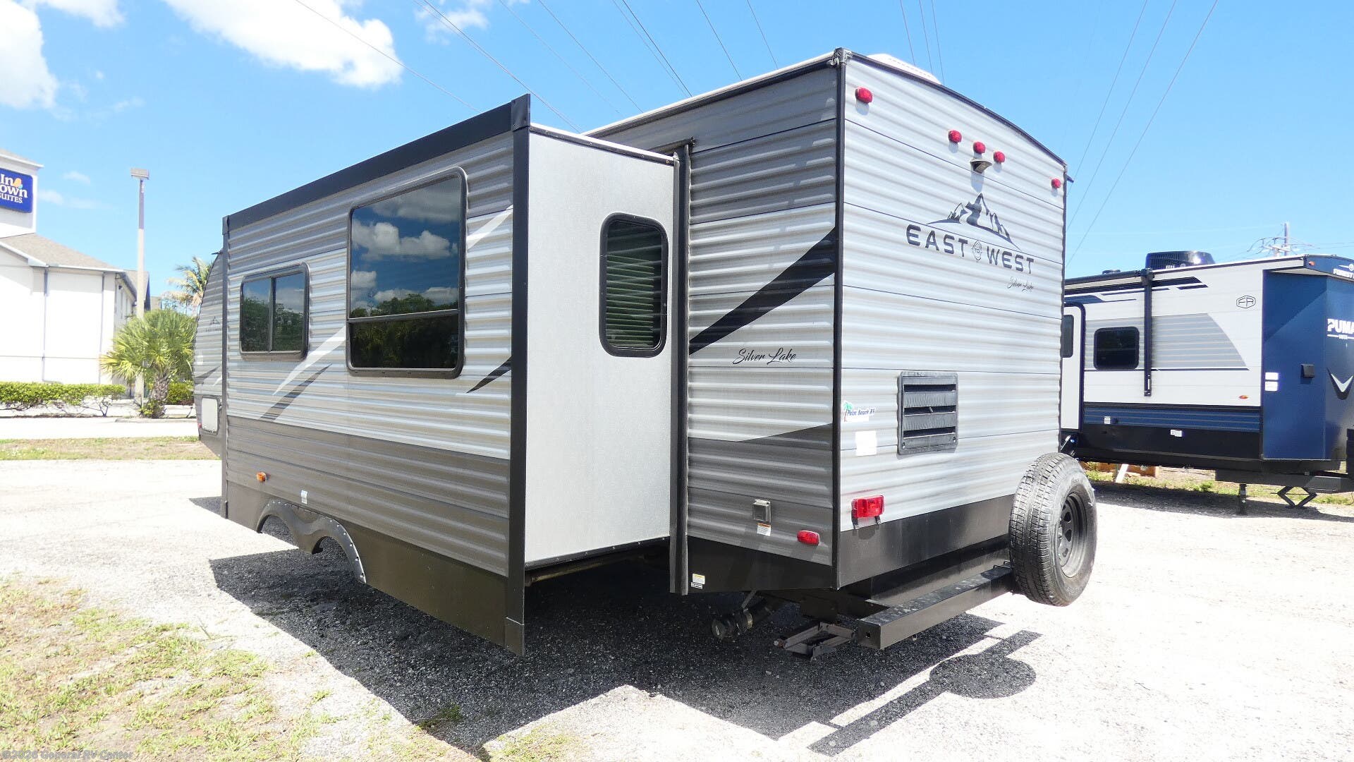 2020 Della Terra 29KRK by East to West from General RV Center in West Palm Beach, Florida