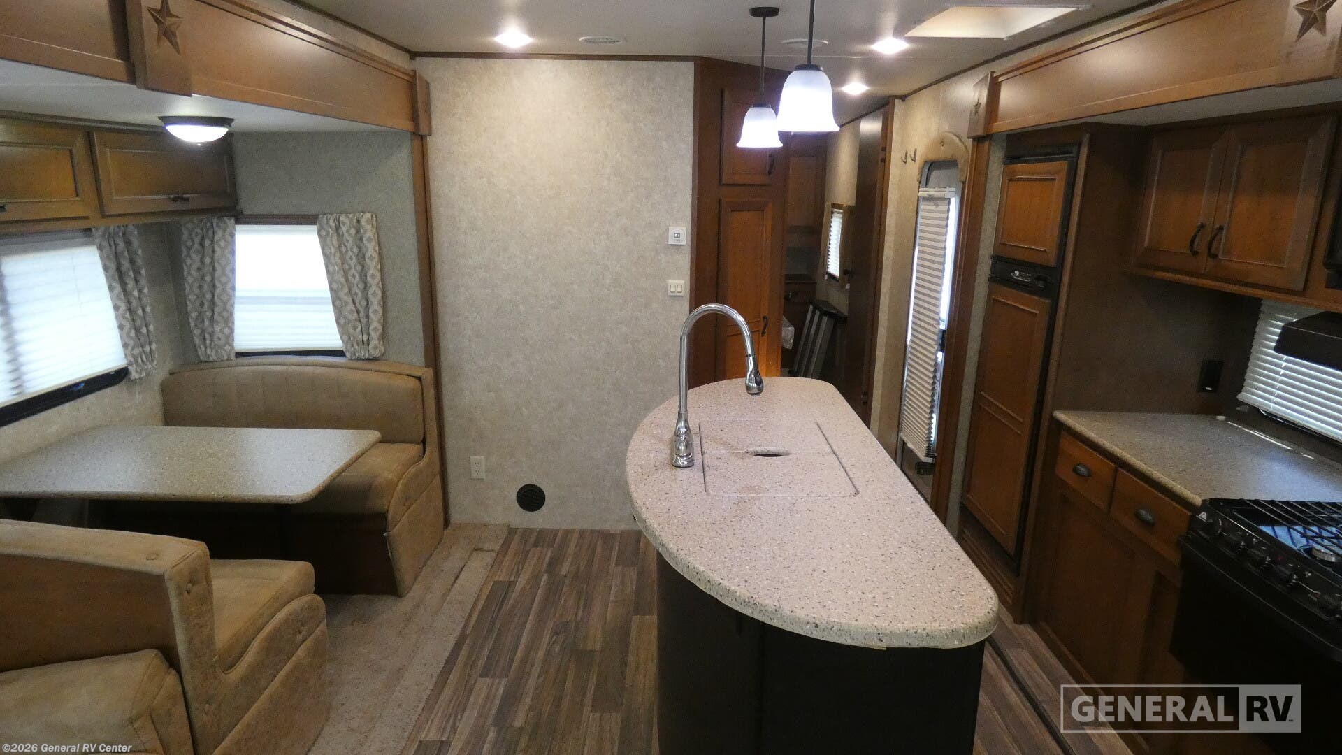 Used 2016 Highland Ridge Light 272RLS available in West Palm Beach, Florida