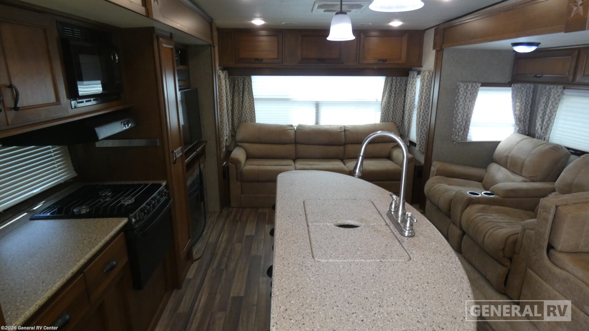 2016 Highland Ridge Light 272RLS - Used Travel Trailer For Sale by General RV Center in West Palm Beach, Florida