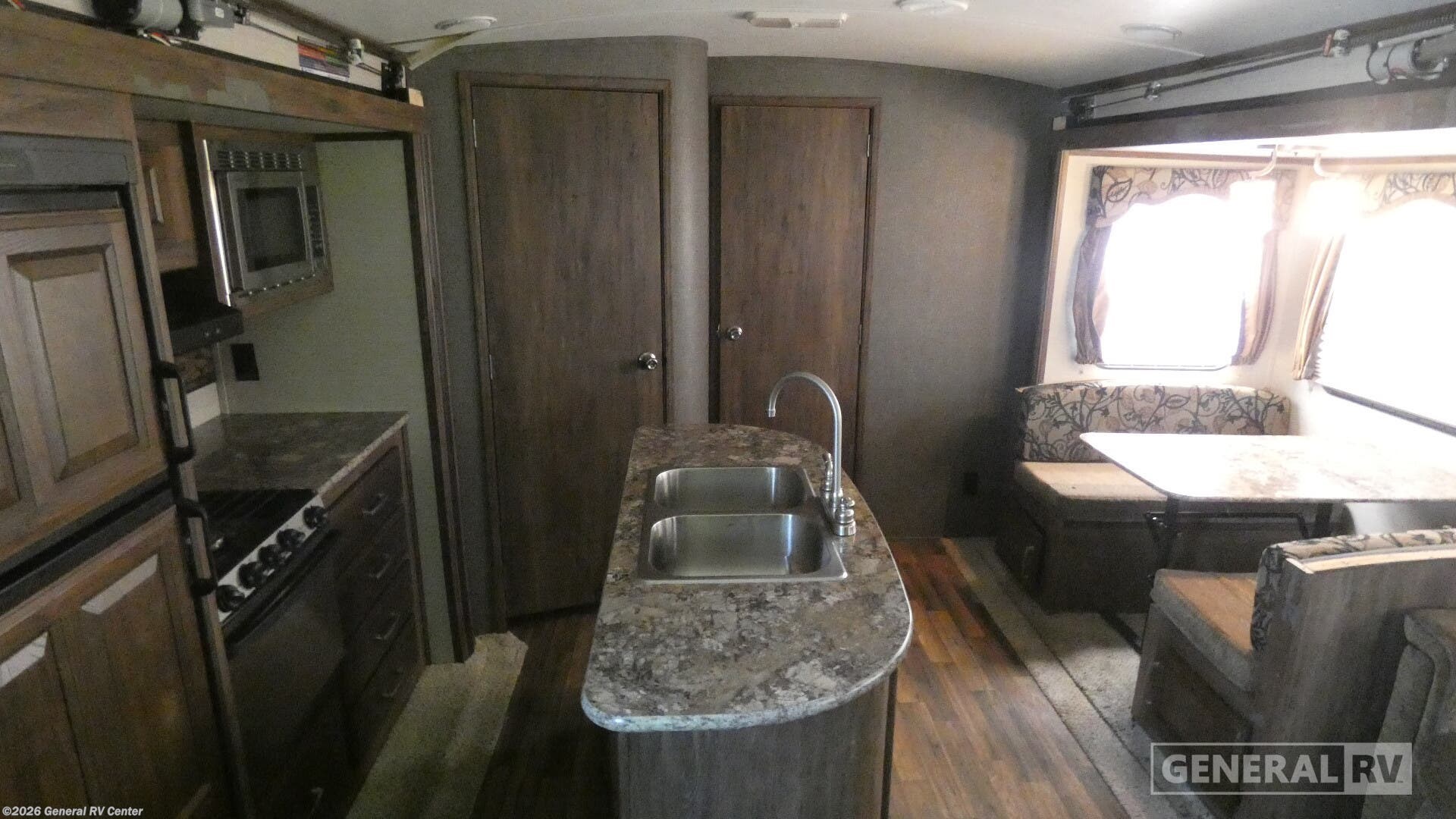 2016 Keystone Cougar X-Lite 26RBI - Used Travel Trailer For Sale by General RV Center in West Palm Beach, Florida