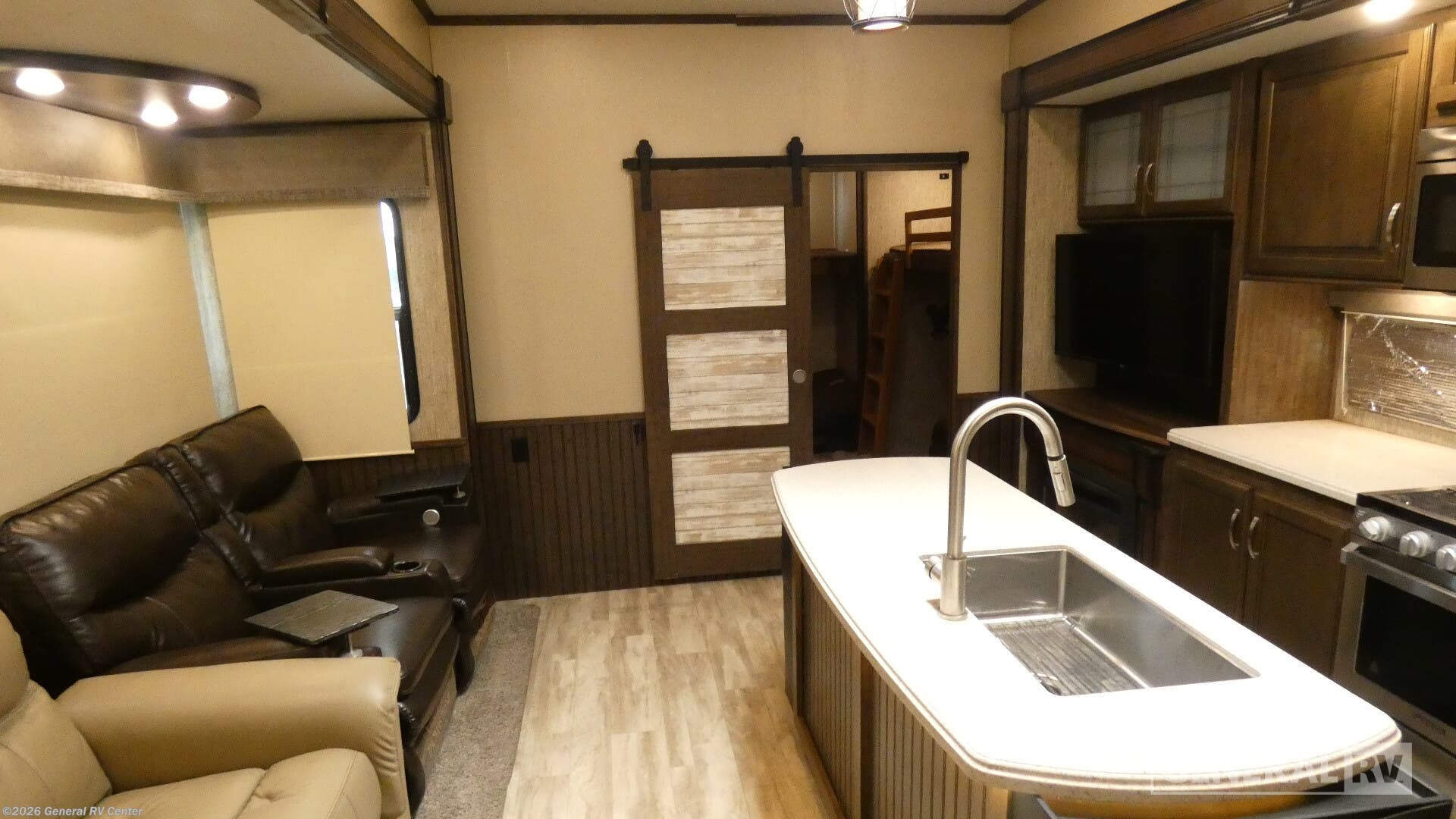 2019 Grand Design Solitude 3740BH-R - Used Fifth Wheel For Sale by General RV Center in West Palm Beach, Florida