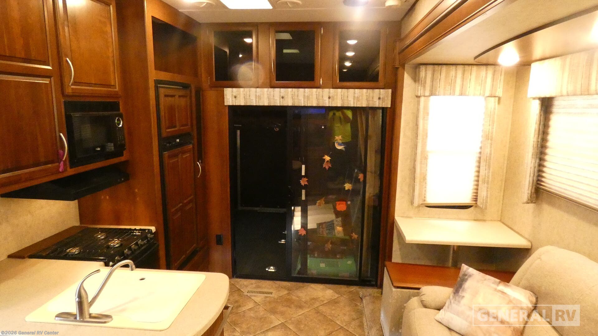 2017 Forest River SPARTAN 300 SERIES 3210 - Used Fifth Wheel For Sale by General RV Center in West Palm Beach, Florida