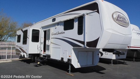 
&lt;p&gt;Super clean fifth wheel rv and loaded with tons of extras. Has a fireplace, ceiling fan and more! A must see for the serious RV&#39;er. Call 866-733-2829 for a complete list of options before it&#39;s gone. &amp;nbsp;&lt;/p&gt; 