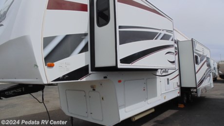 &lt;p&gt;Great buy on a super clean fifth wheel. Call 866-733-2829 for a complete list of options.&lt;/p&gt;