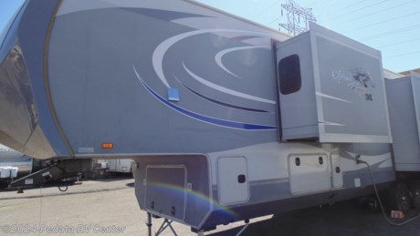 &lt;p&gt;A bath and a half Fifth Wheel! Call 866-733-2829 for a complete list of options.&lt;/p&gt;