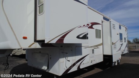 &lt;p&gt;Great buy on a 40&#39; Bath and a Half Fifth Wheel Toy Hauler! Call 866-733-2829 for a complete list of options.&amp;nbsp;&lt;/p&gt;