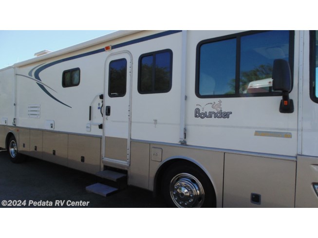 2002 Fleetwood Bounder Diesel 39Z w/1sld - Used Diesel Pusher For Sale by Pedata RV Center in Tucson, Arizona