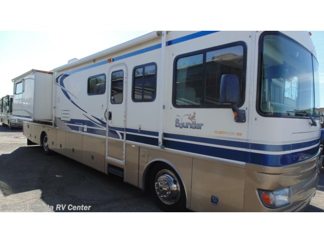 2002 Fleetwood Bounder Diesel 39R w/2slds - Used Diesel Pusher For Sale by Pedata RV Center in Tucson, Arizona