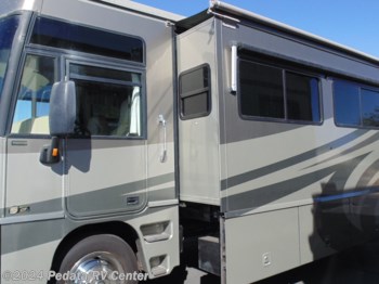 2005 Winnebago Adventurer 33V w/2slds 