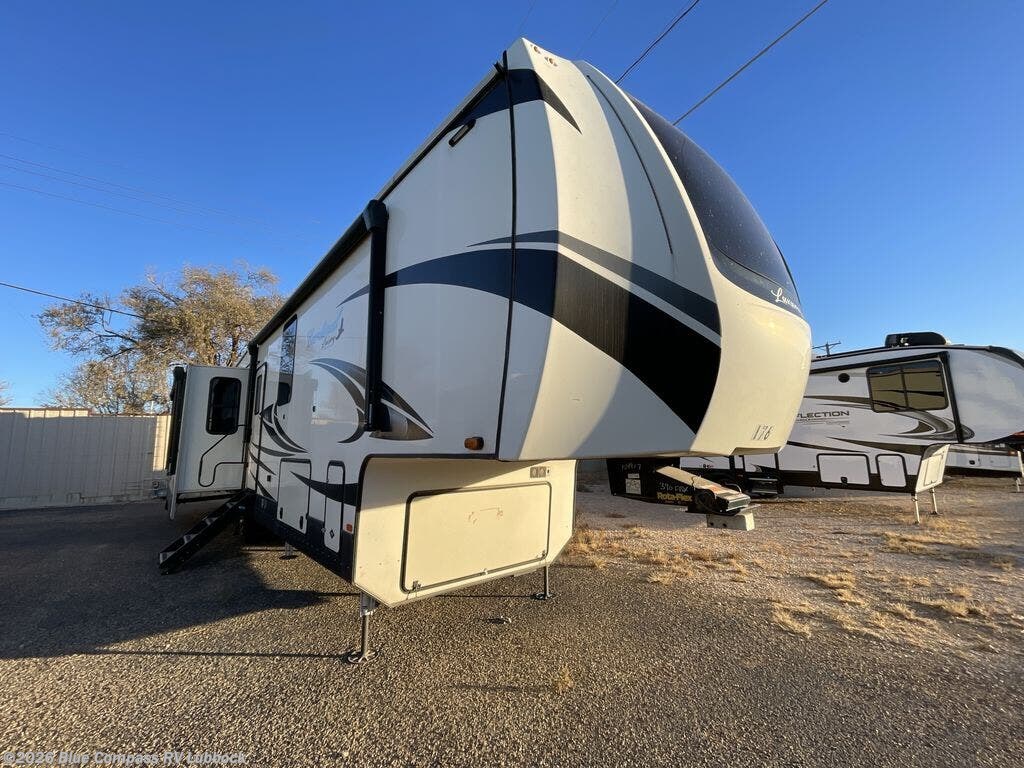 2021 Cardinal Luxury 390FBX by Forest River from Blue Compass RV Lubbock in Lubbock, Texas