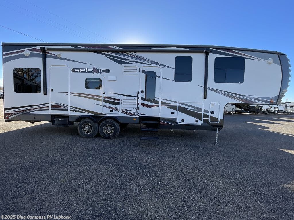 2013 Jayco Seismic 3210 - Used Toy Hauler For Sale by Blue Compass RV Lubbock in Lubbock, Texas features Slideout