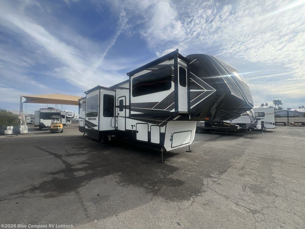 2019 Momentum 376TH by Grand Design from Blue Compass RV Lubbock in Lubbock, Texas