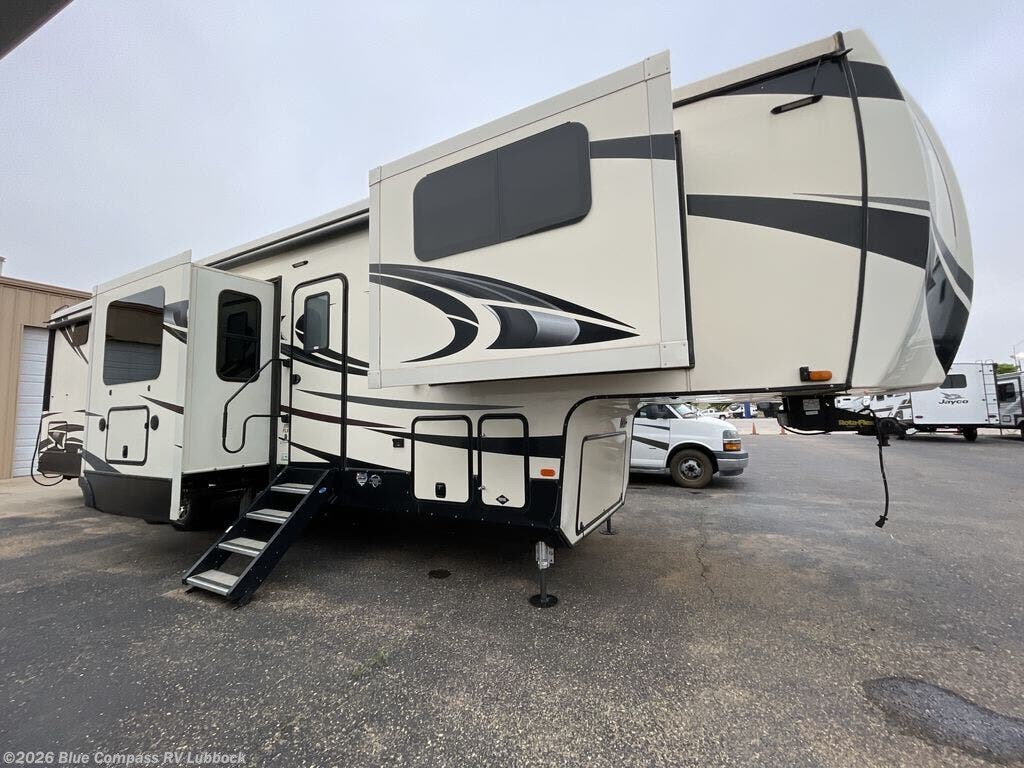 2020 Cardinal Luxury 370FLX by Forest River from Blue Compass RV Lubbock in Lubbock, Texas