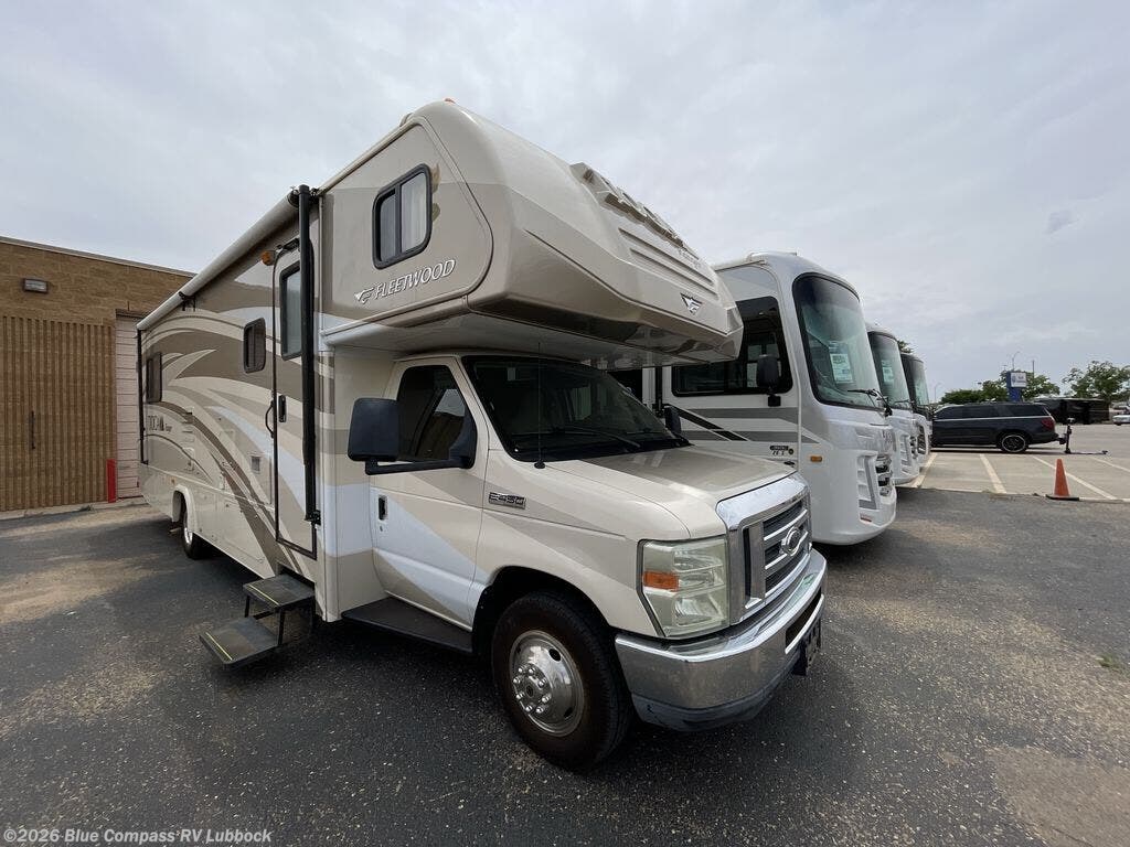 2011 Fleetwood Tioga 31W - Used Class C For Sale by Blue Compass RV Lubbock in Lubbock, Texas features Slideout