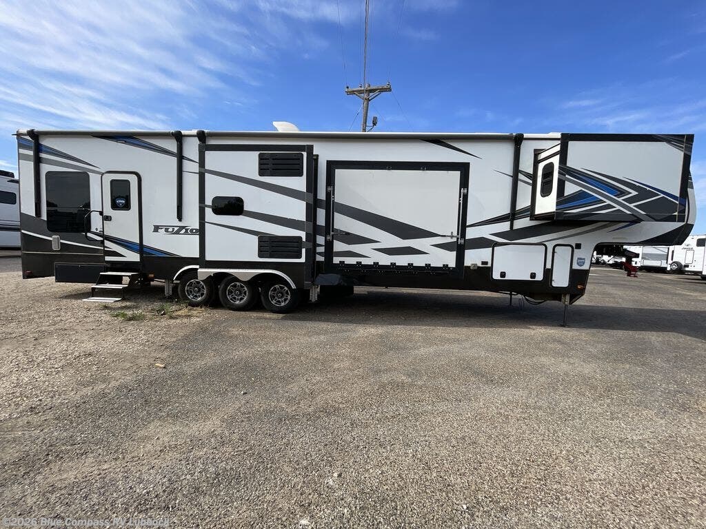 2020 Keystone Fuzion 424 - Used Toy Hauler For Sale by Blue Compass RV Lubbock in Lubbock, Texas