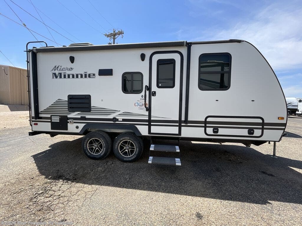 2020 Winnebago Micro Minnie 2108DS - Used Travel Trailer For Sale by Blue Compass RV Lubbock in Lubbock, Texas