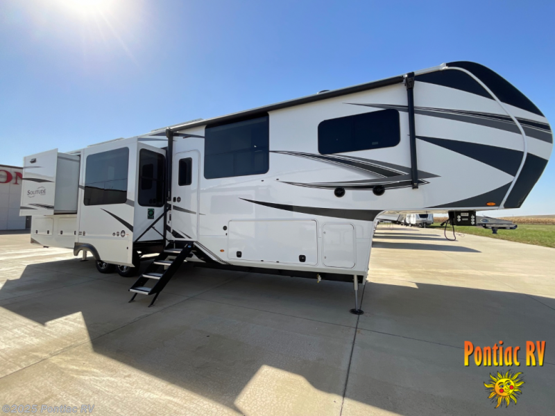 2025 Grand Design Solitude 390RK RV for Sale in Pontiac, IL 61764