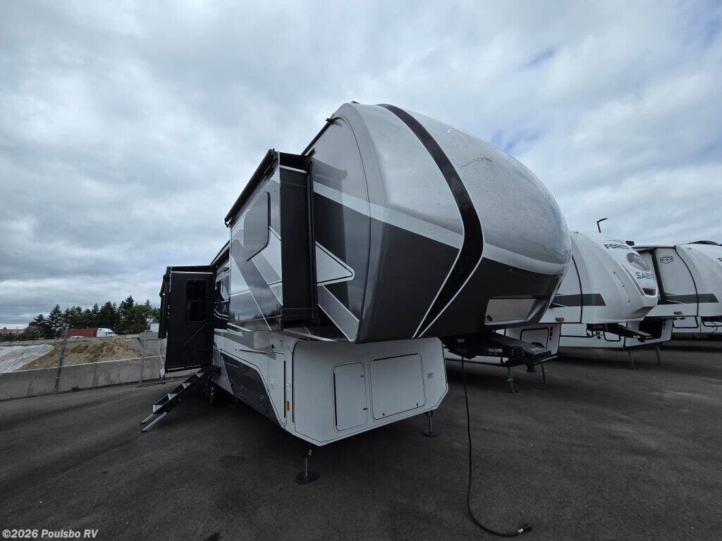 2025 Keystone Alpine 3303CK - New Fifth Wheel For Sale by Poulsbo RV in Kent, Washington features Awning