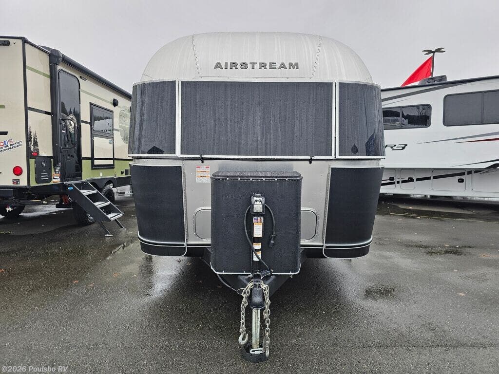 2025 Airstream Flying Cloud 25FB - Used Travel Trailer For Sale by Poulsbo RV in Kent, Washington features Awning