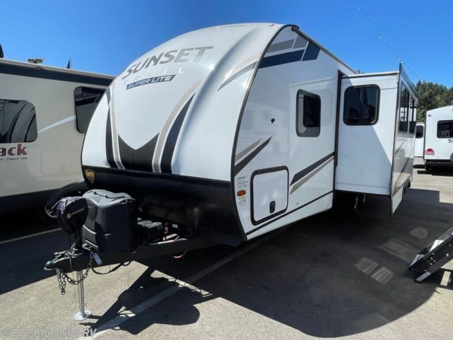 2022 CrossRoads Sunset Trail Super Lite SS253RB - Used Travel Trailer For Sale by Poulsbo RV in Sumner, Washington